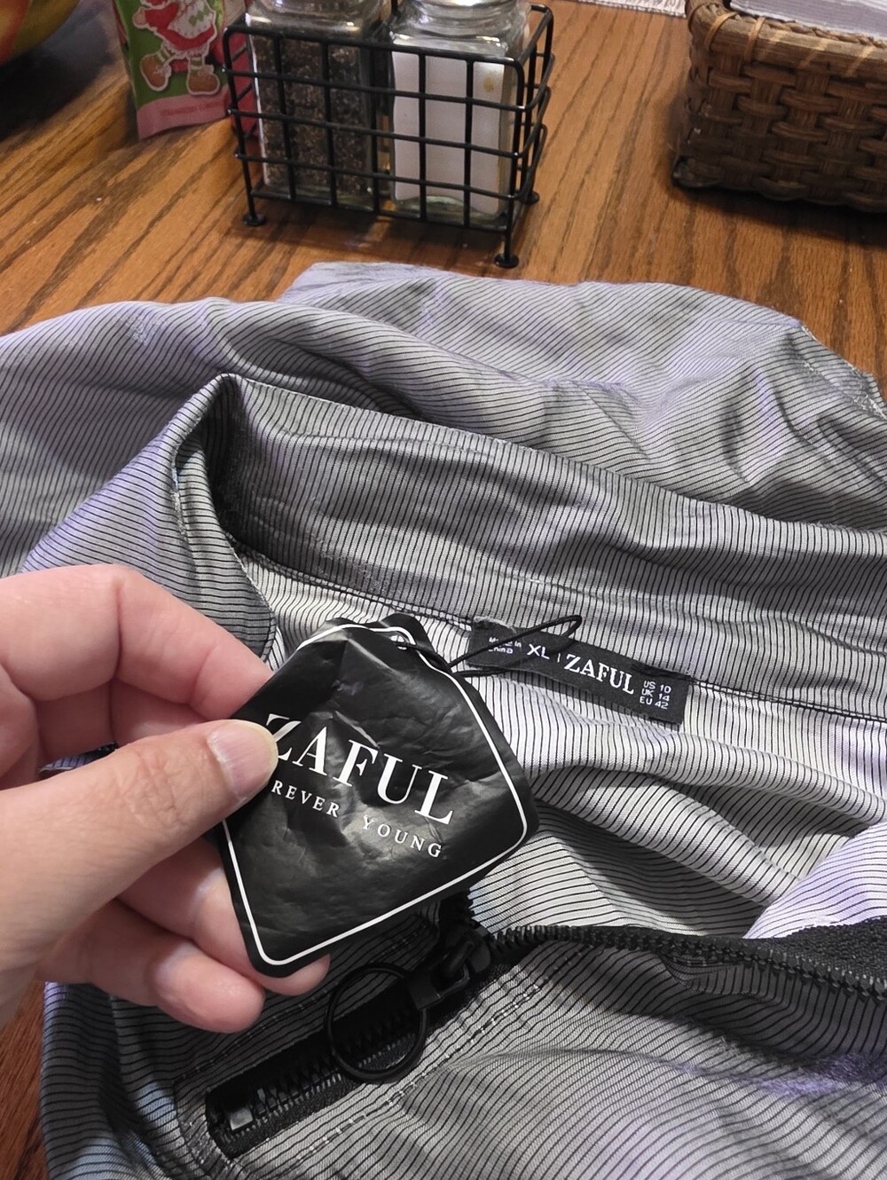 Zaful Metallic Quarter Zip Cropped Windbreaker Jacket Gray Stripe Size XL - Picture 10 of 11